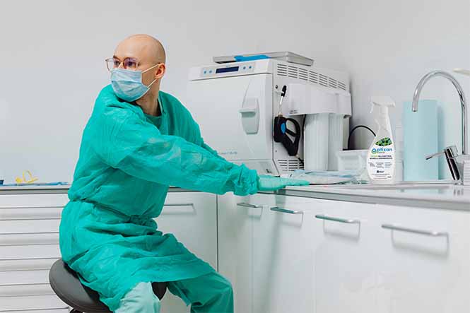 HOCl in Healthcare: Infection Control Without Harsh Chemicals